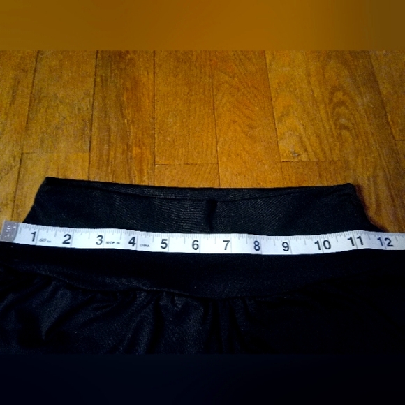 SHEIN - High Waisted Wide Waistband Phone Pocket Sports Shorts - Picture 5 of 8